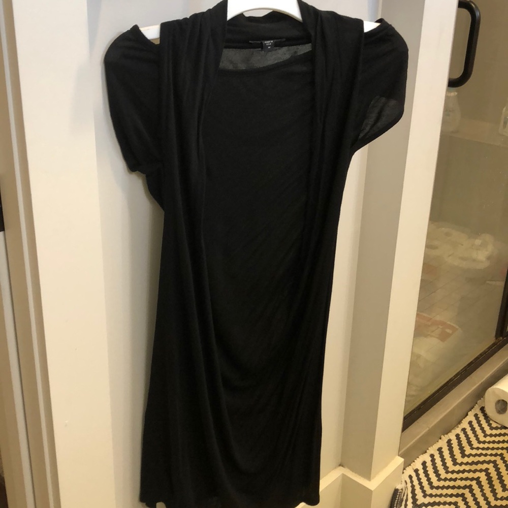Pea in the Pod sleeveless black top